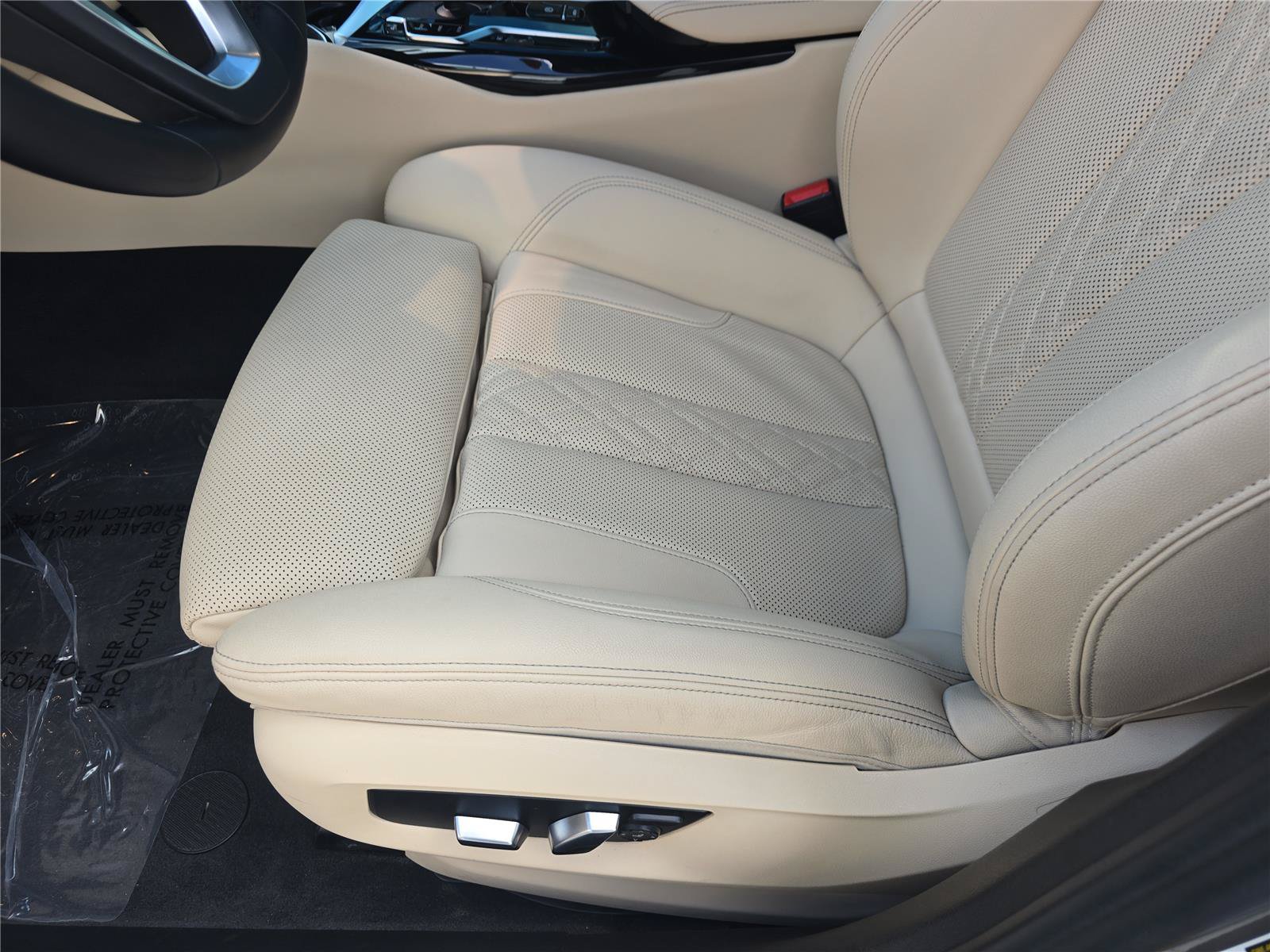 Used 2022 BMW 530e w/ Premium Package RWD image 16