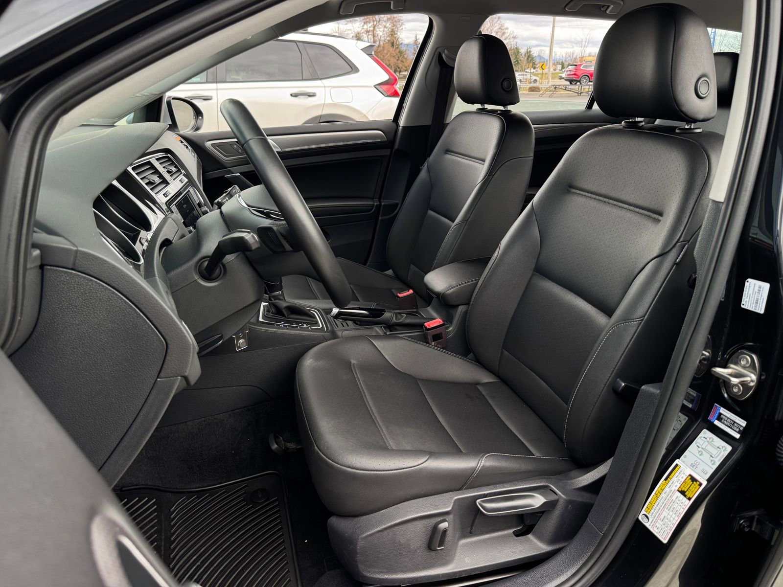 Used 2019 Volkswagen Golf Alltrack S image 11