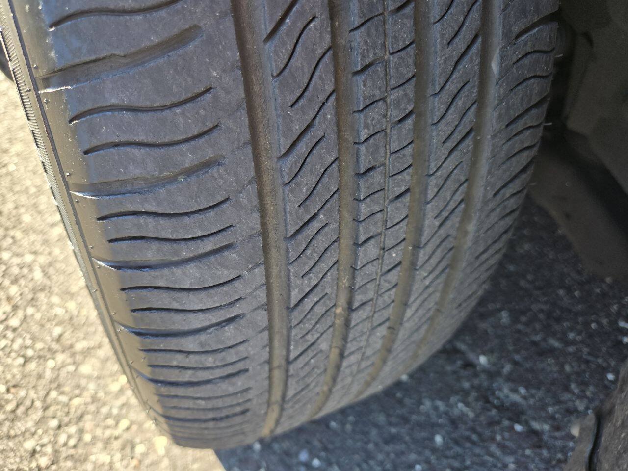 Used 2004 Cadillac De Ville w/ Equipment Group FWD image 30
