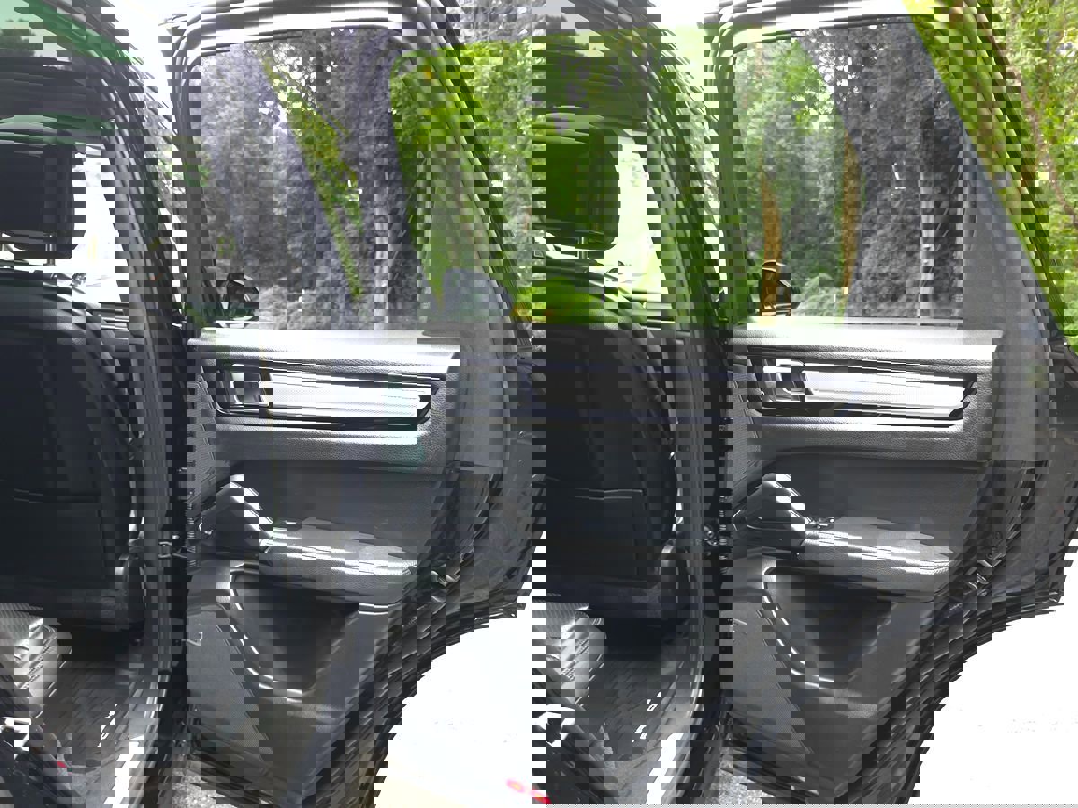 Used 2023 Porsche Cayenne Platinum Edition image 24