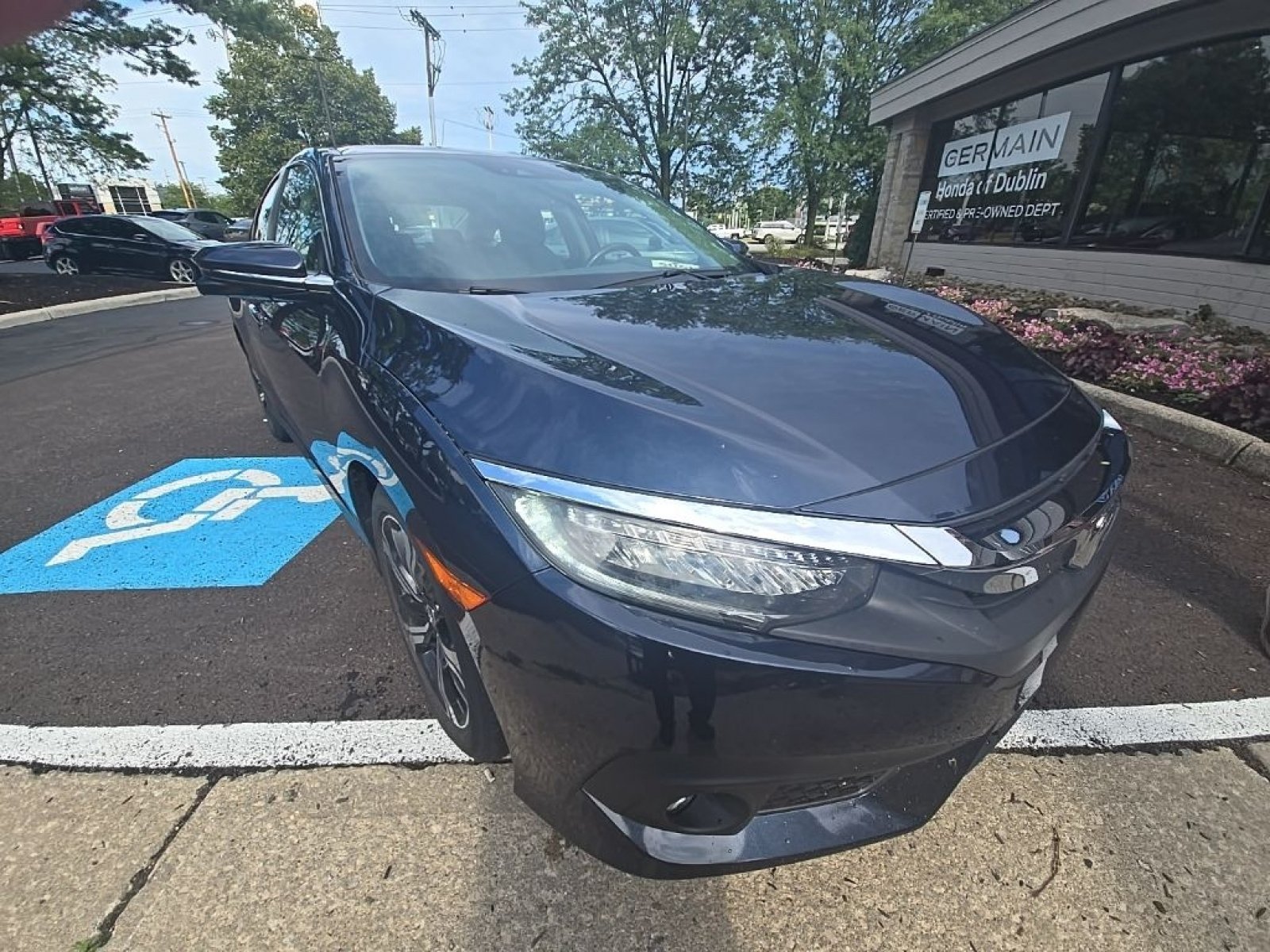 Used 2017 Honda Civic Touring image 3