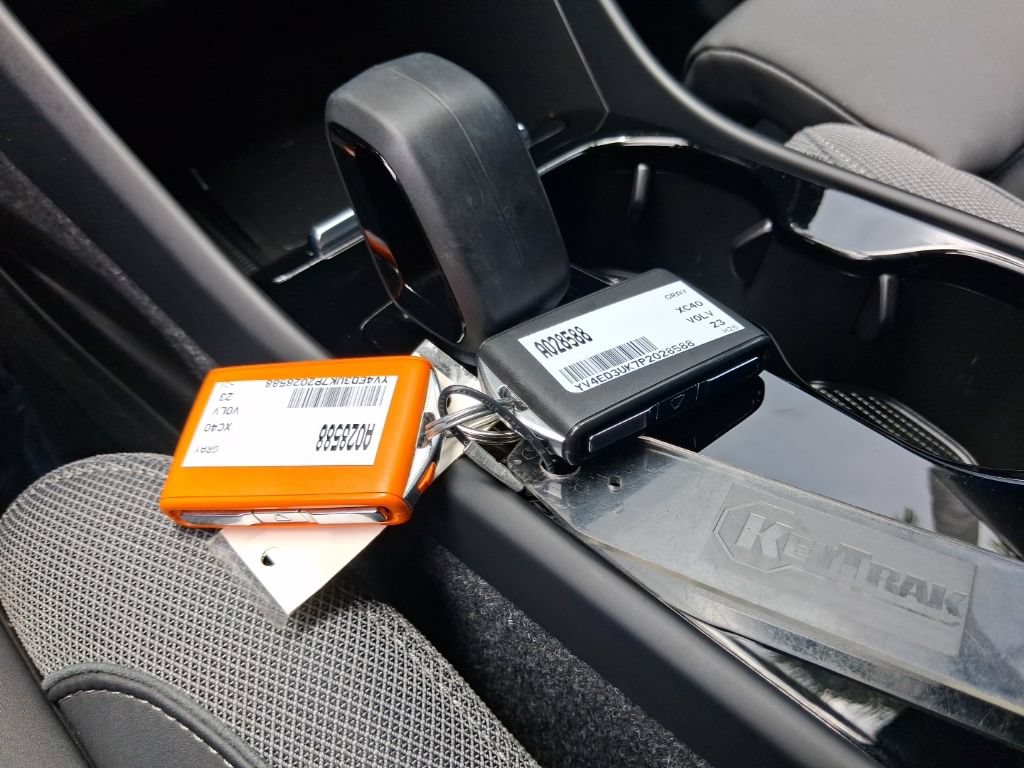 Certified 2023 Volvo XC40 Recharge Core AWD/4WD image 23