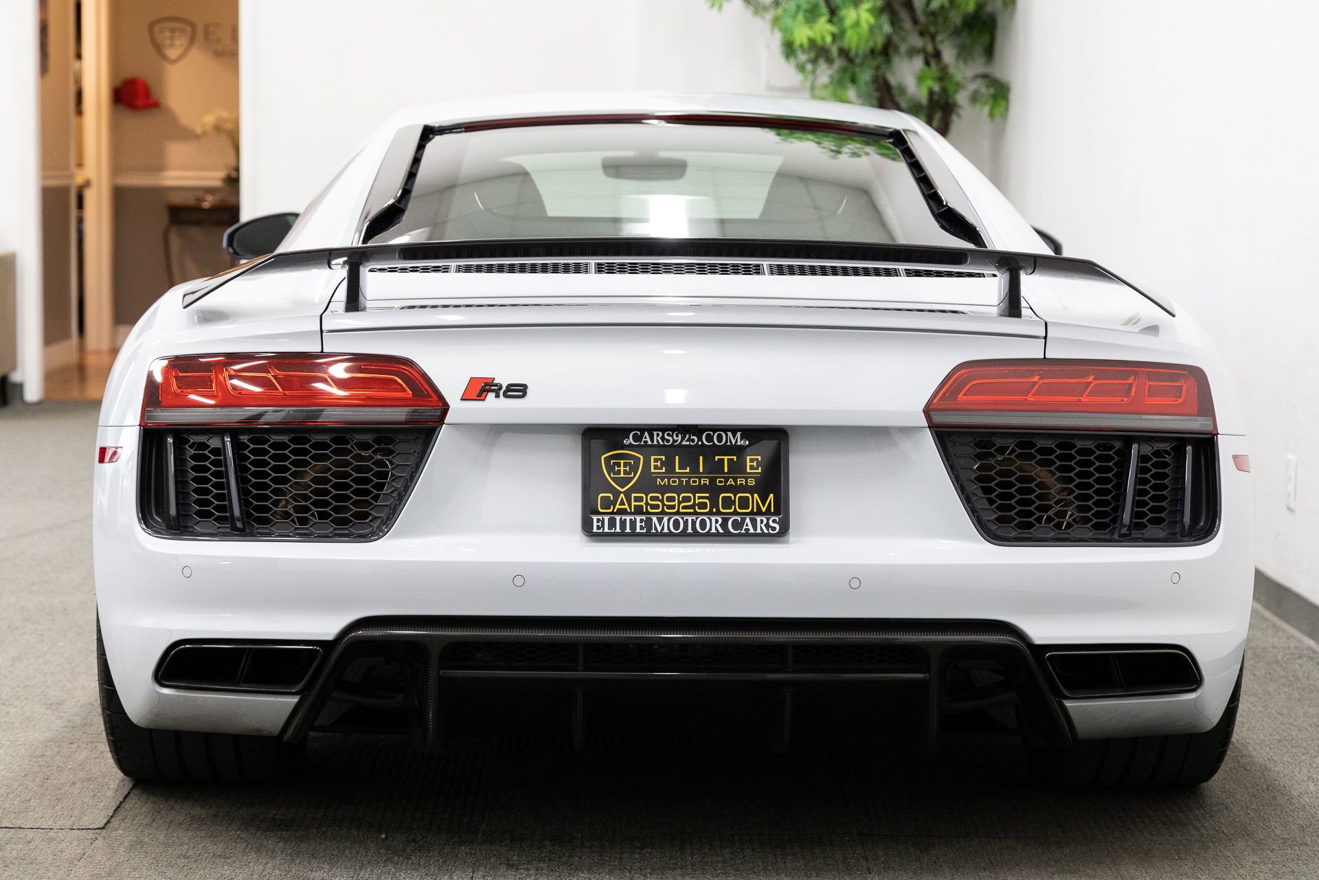 Used 2017 Audi R8 V10 plus AWD/4WD image 4