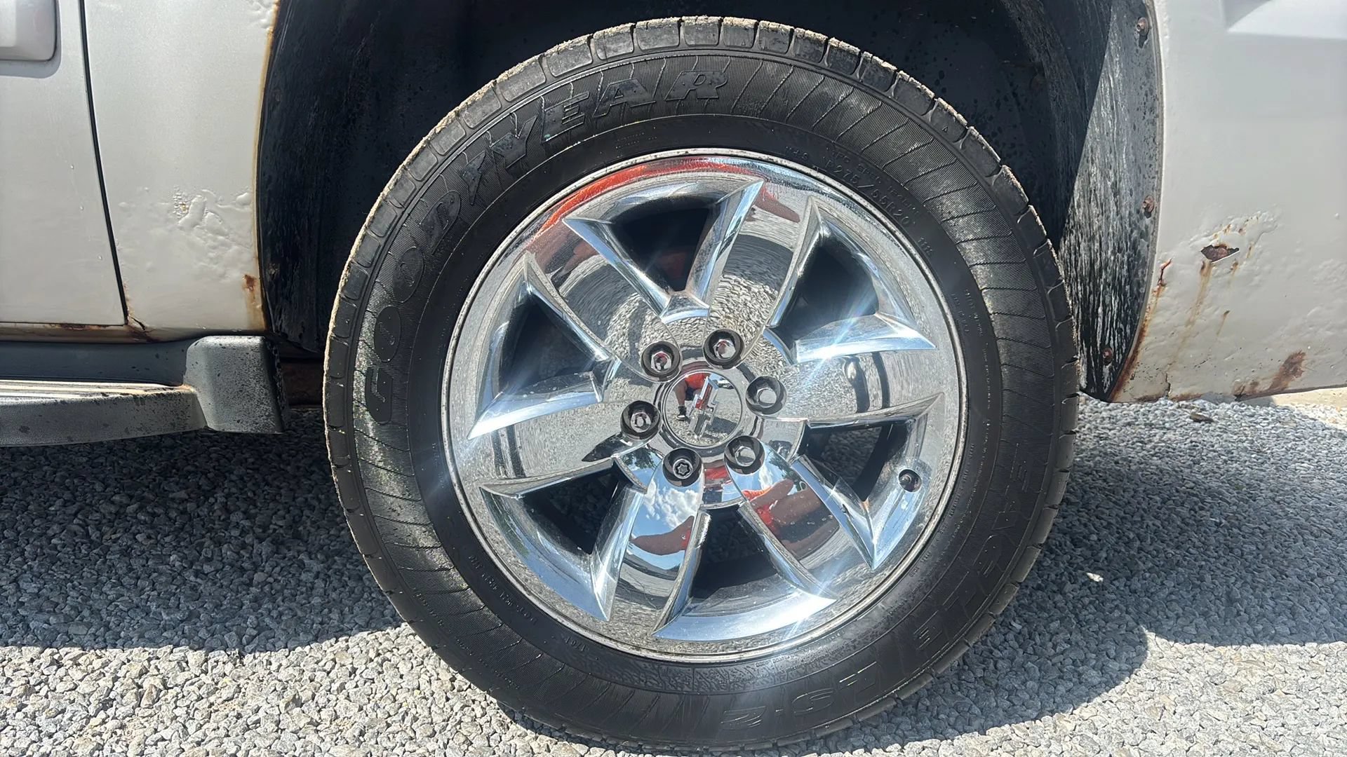 Used 2007 Chevrolet Avalanche LTZ w/ LTZ Preferred Equipment Group AWD/4WD image 2