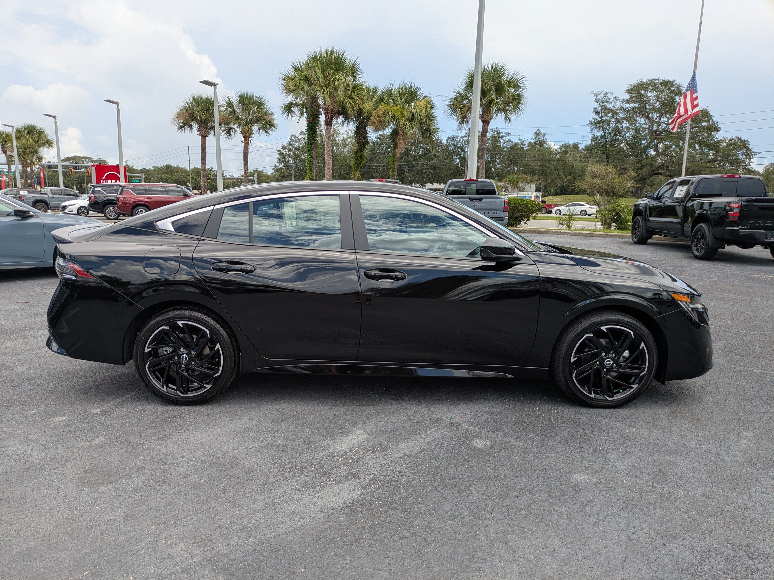 New 2027 Nissan Sentra SR FWD image 3