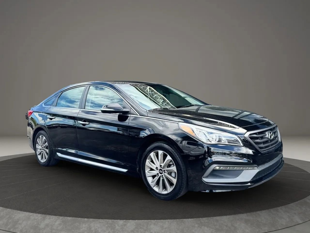 Used 2015 Hyundai Sonata Sport w/ Option Group 04 FWD image 3