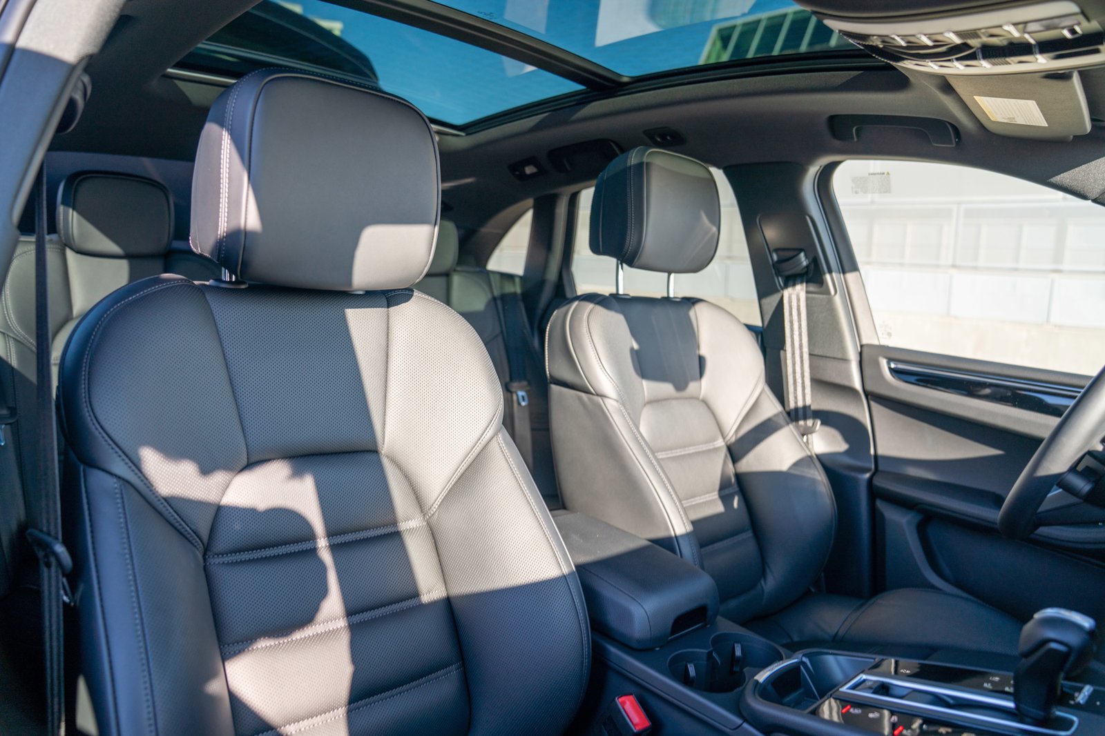 Certified 2026 Porsche Macan AWD/4WD image 26