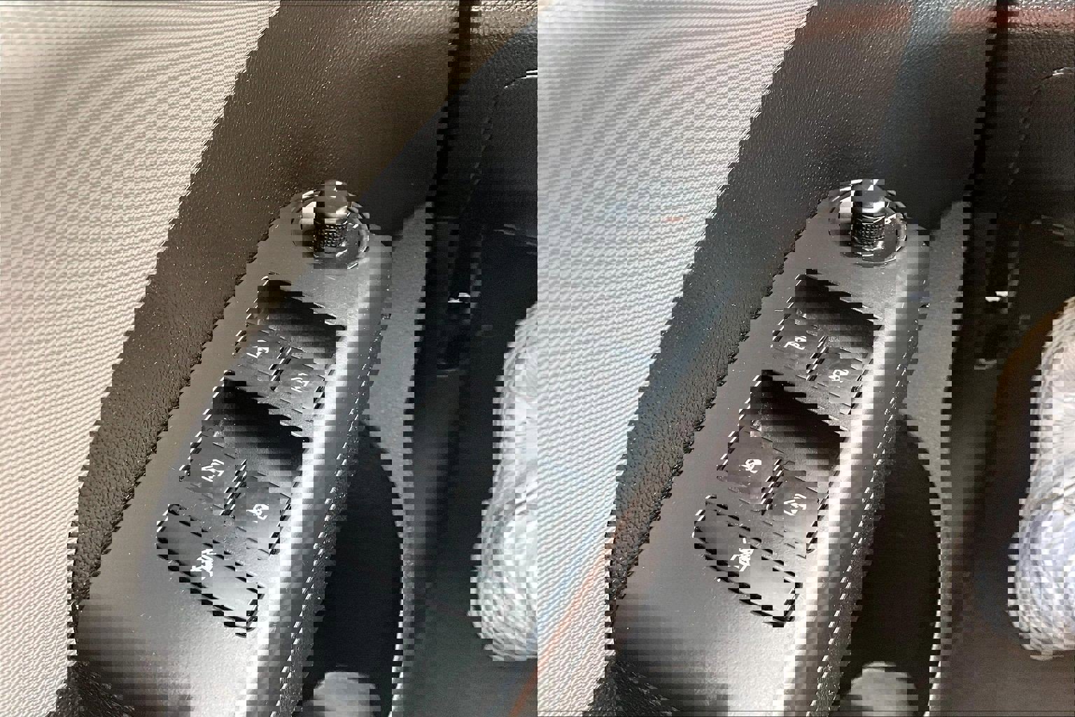 Used 2016 Chevrolet Sonic LT image 32