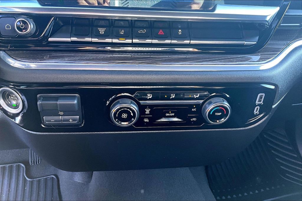 Used 2024 Chevrolet Silverado 2500 LT image 31