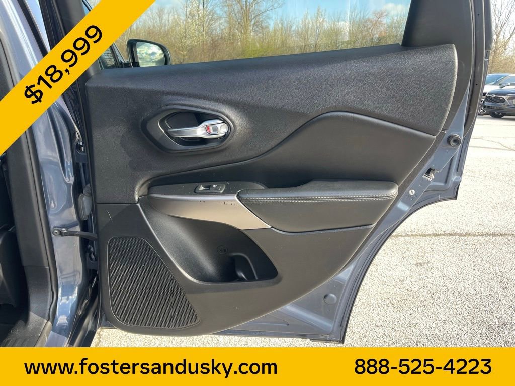 Used 2021 Jeep Cherokee Latitude Lux w/ Sun & Sound Group AWD/4WD image 18