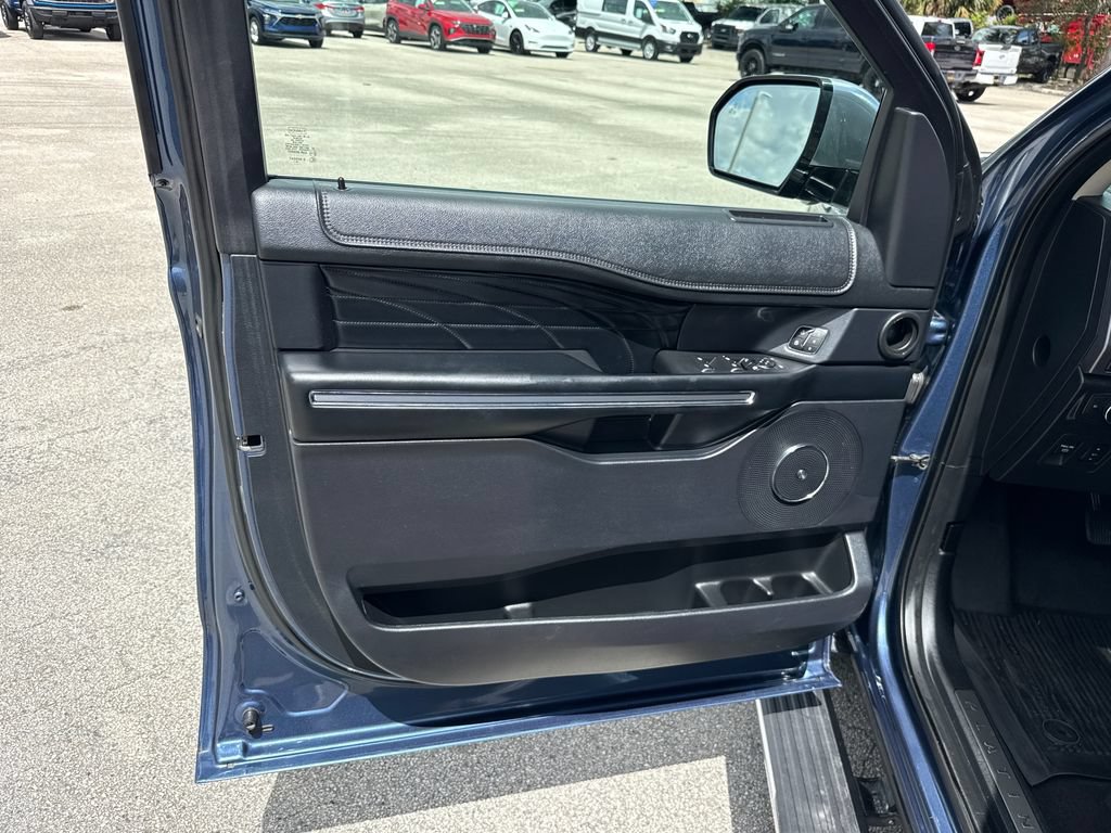 Used 2019 Ford Expedition Platinum AWD/4WD image 14