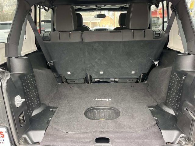 Used 2016 Jeep Wrangler Unlimited Sahara w/ Connectivity Group image 19