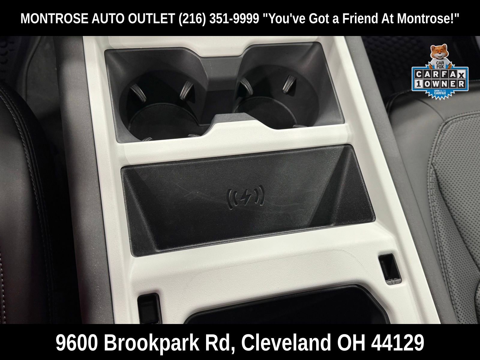 Used 2025 Land Rover Defender 90 X-Dynamic SE image 23