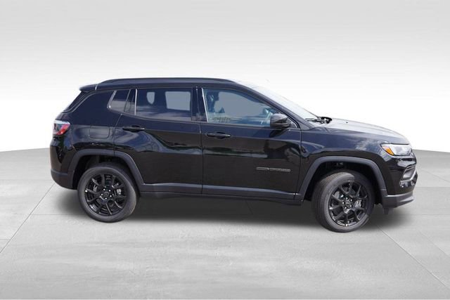 New 2025 Jeep Compass Latitude w/ Sun & Sound Group image 2
