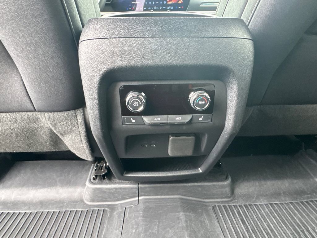 Used 2025 Chevrolet Traverse High Country image 26