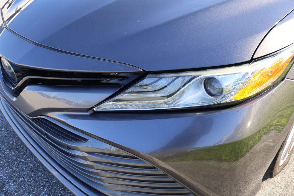 Used 2020 Toyota Camry XLE FWD image 3
