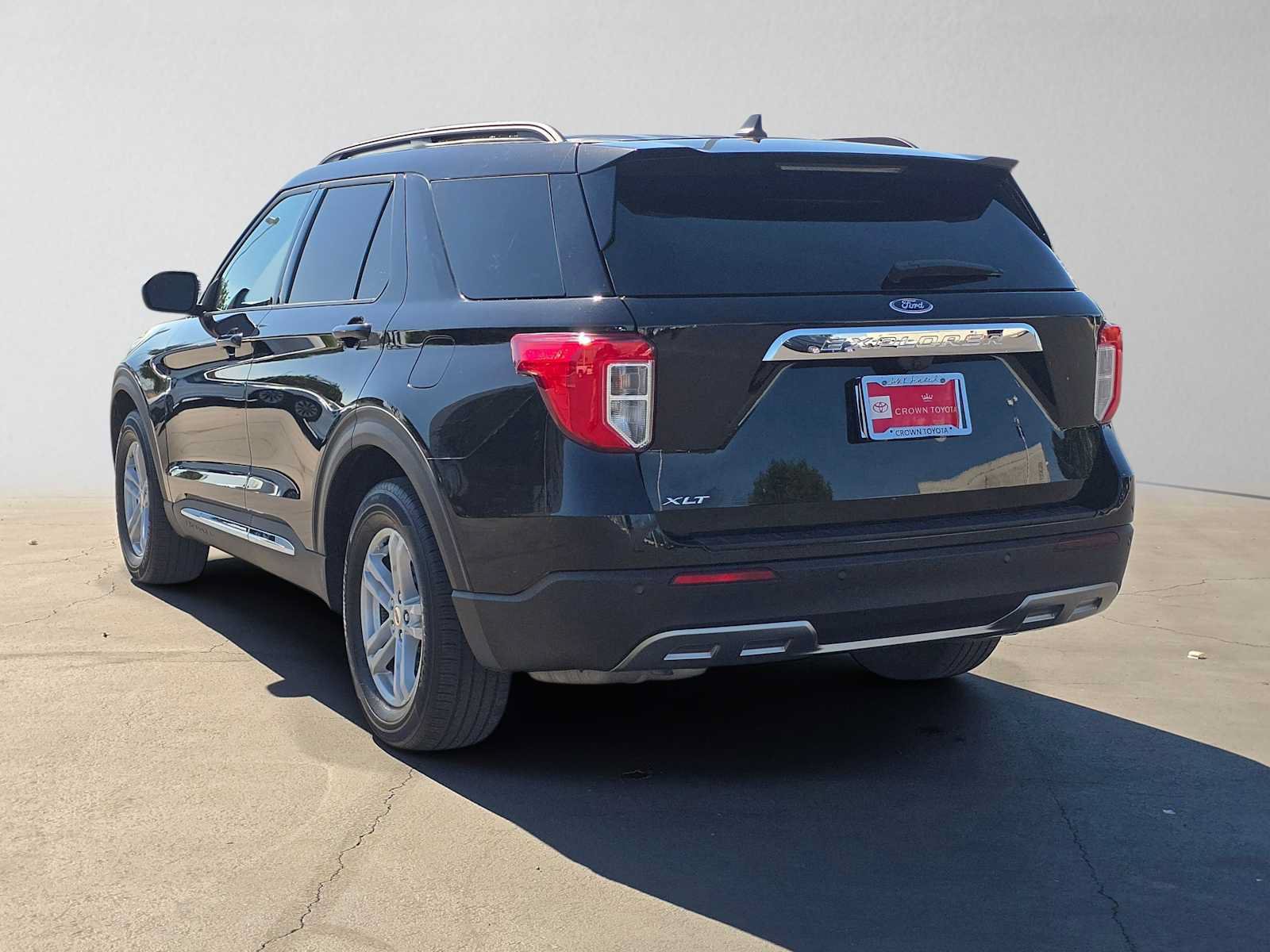 Used 2023 Ford Explorer XLT w/ Equipment Group 202A RWD image 5