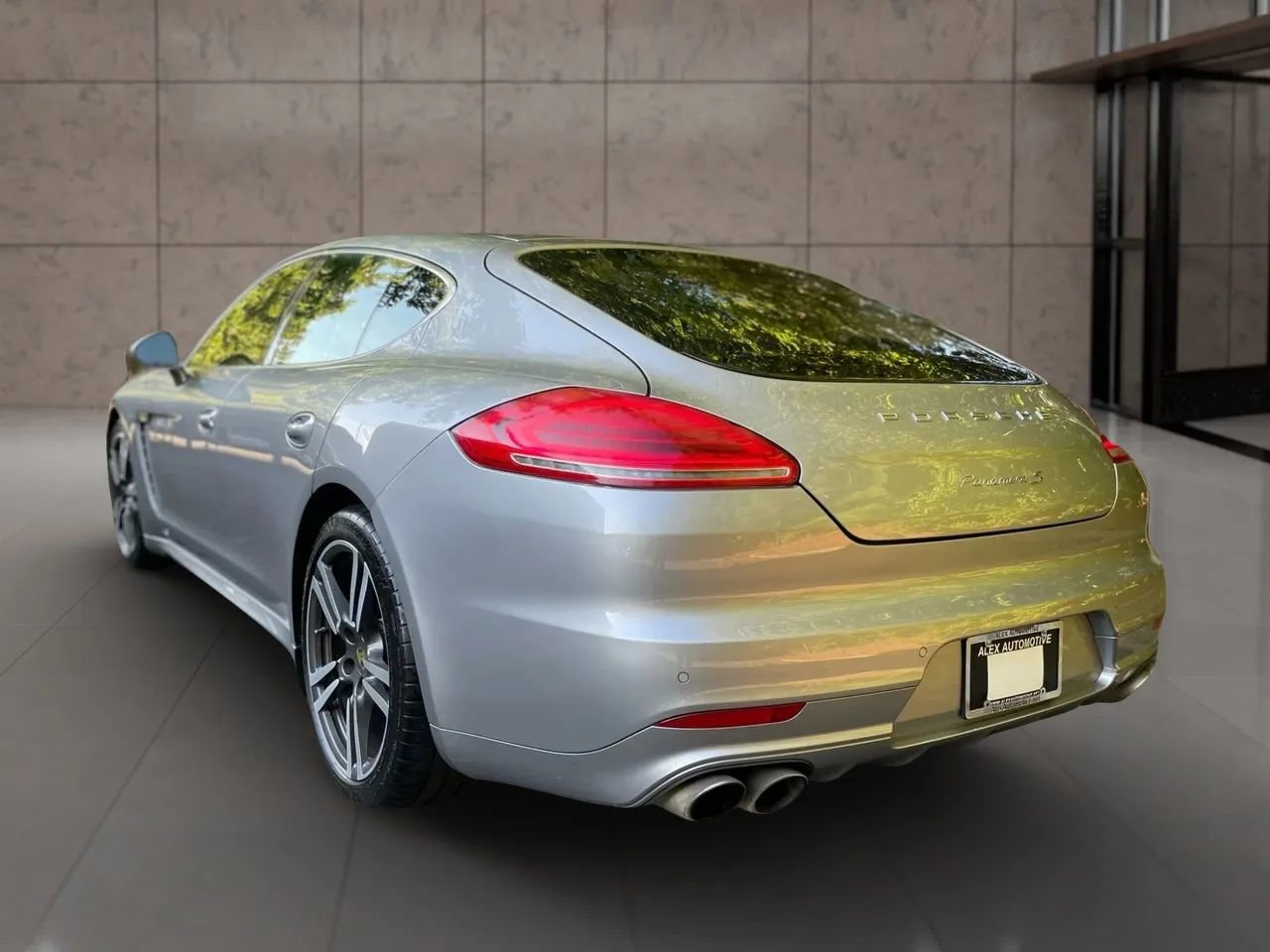 Used 2016 Porsche Panamera S image 4