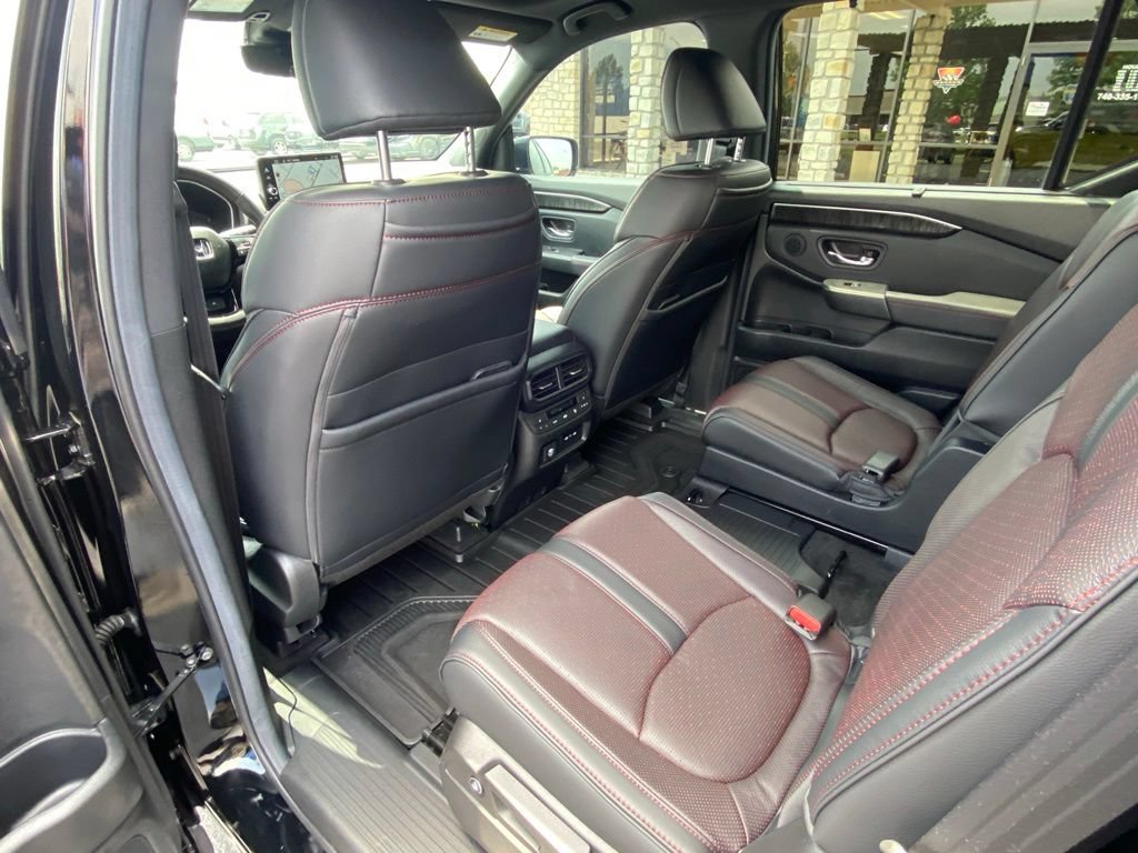 Used 2025 Honda Pilot Black Edition image 44