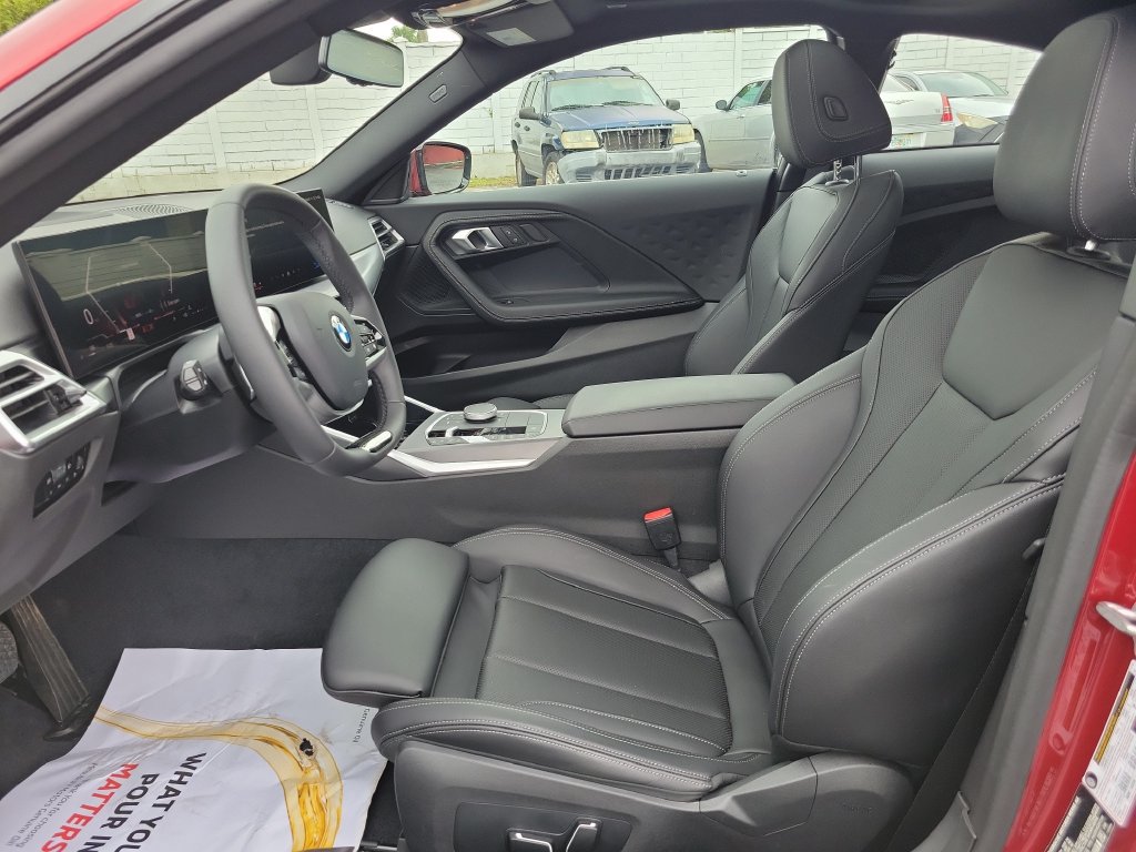 Used 2025 BMW 230i Coupe w/ Premium Package RWD image 16