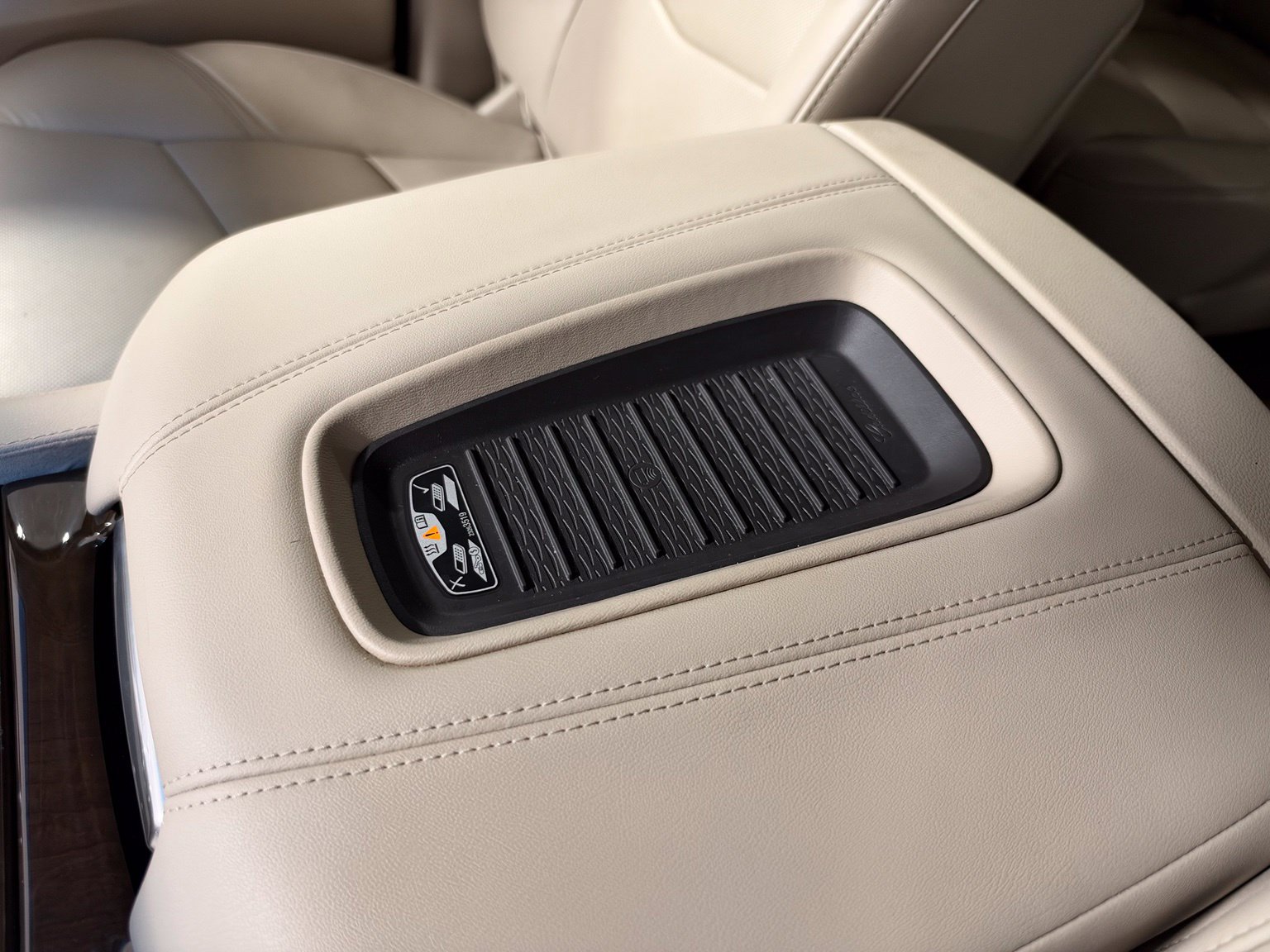 Used 2019 Cadillac Escalade 2WD image 29