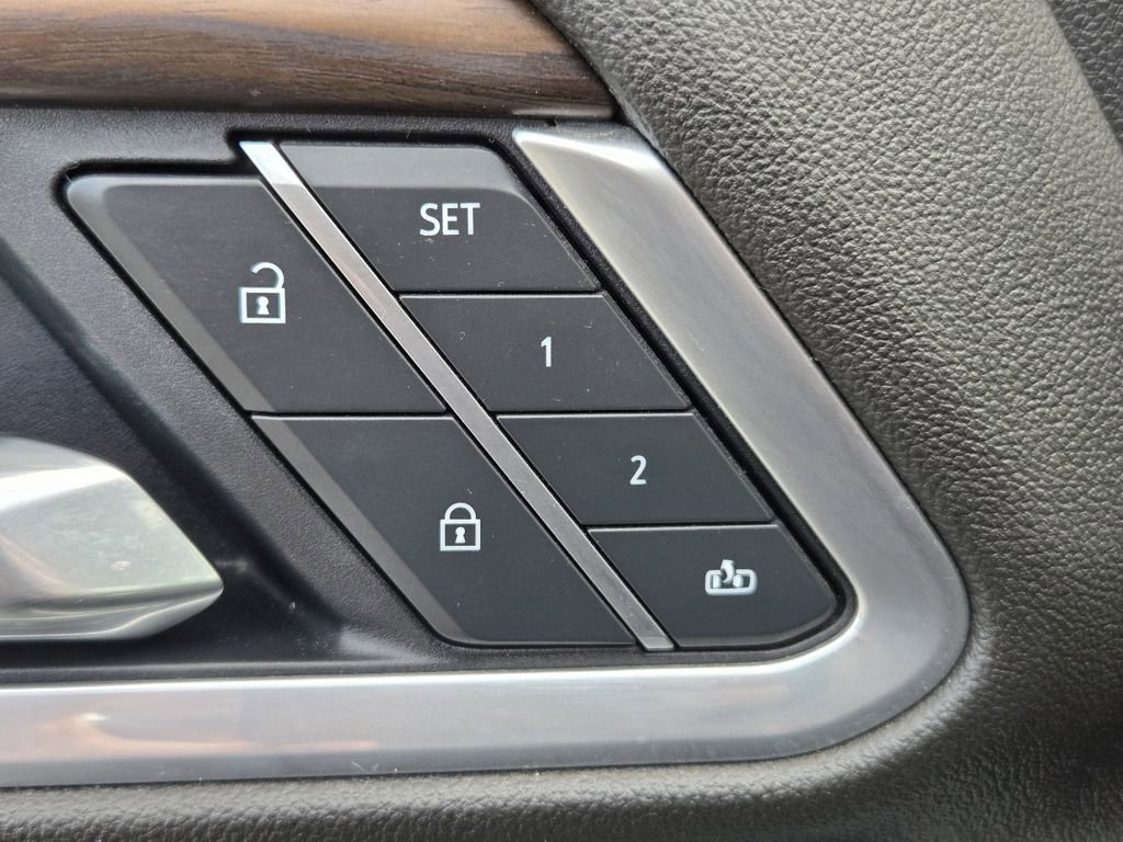 Used 2025 GMC Sierra 3500 SLT w/ SLT Convenience Package image 17