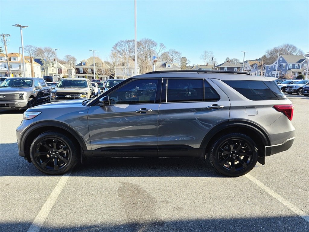 Used 2023 Ford Explorer ST-Line image 2