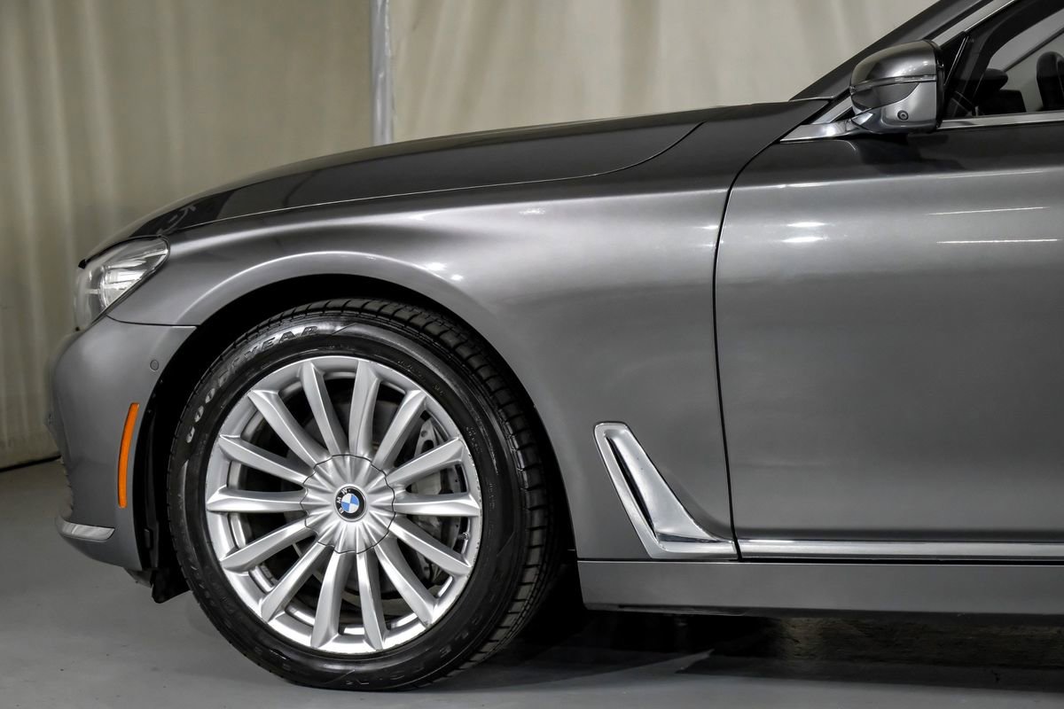 Used 2017 BMW 740i xDrive image 12