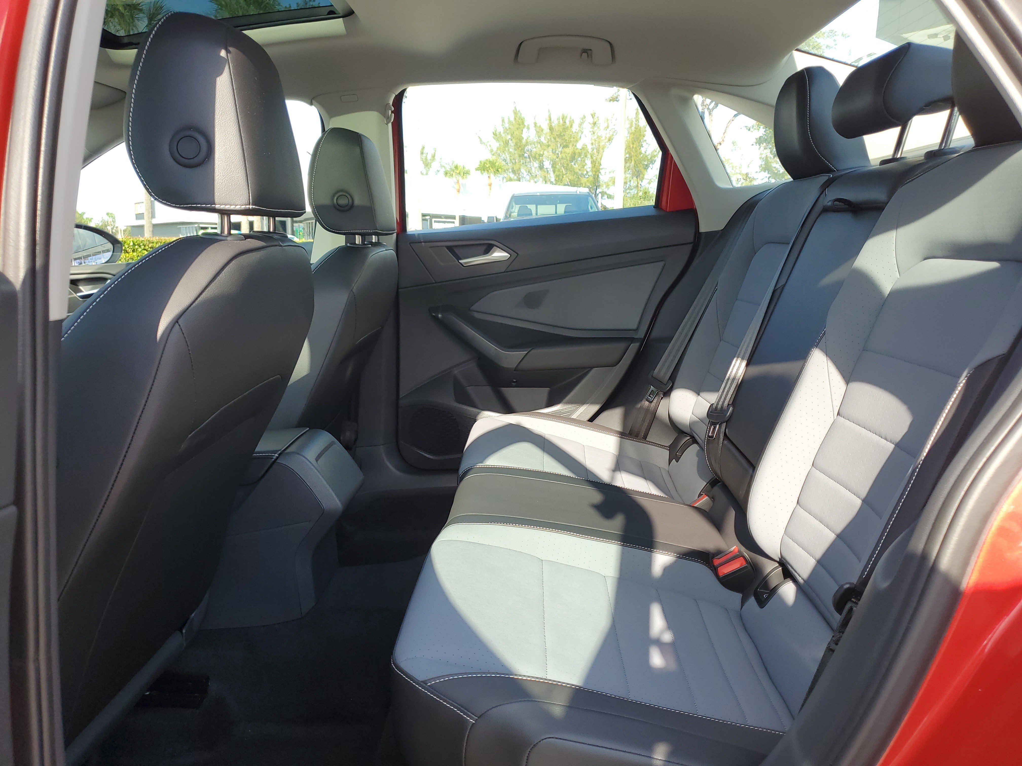 Used 2025 Volkswagen Jetta SE image 13