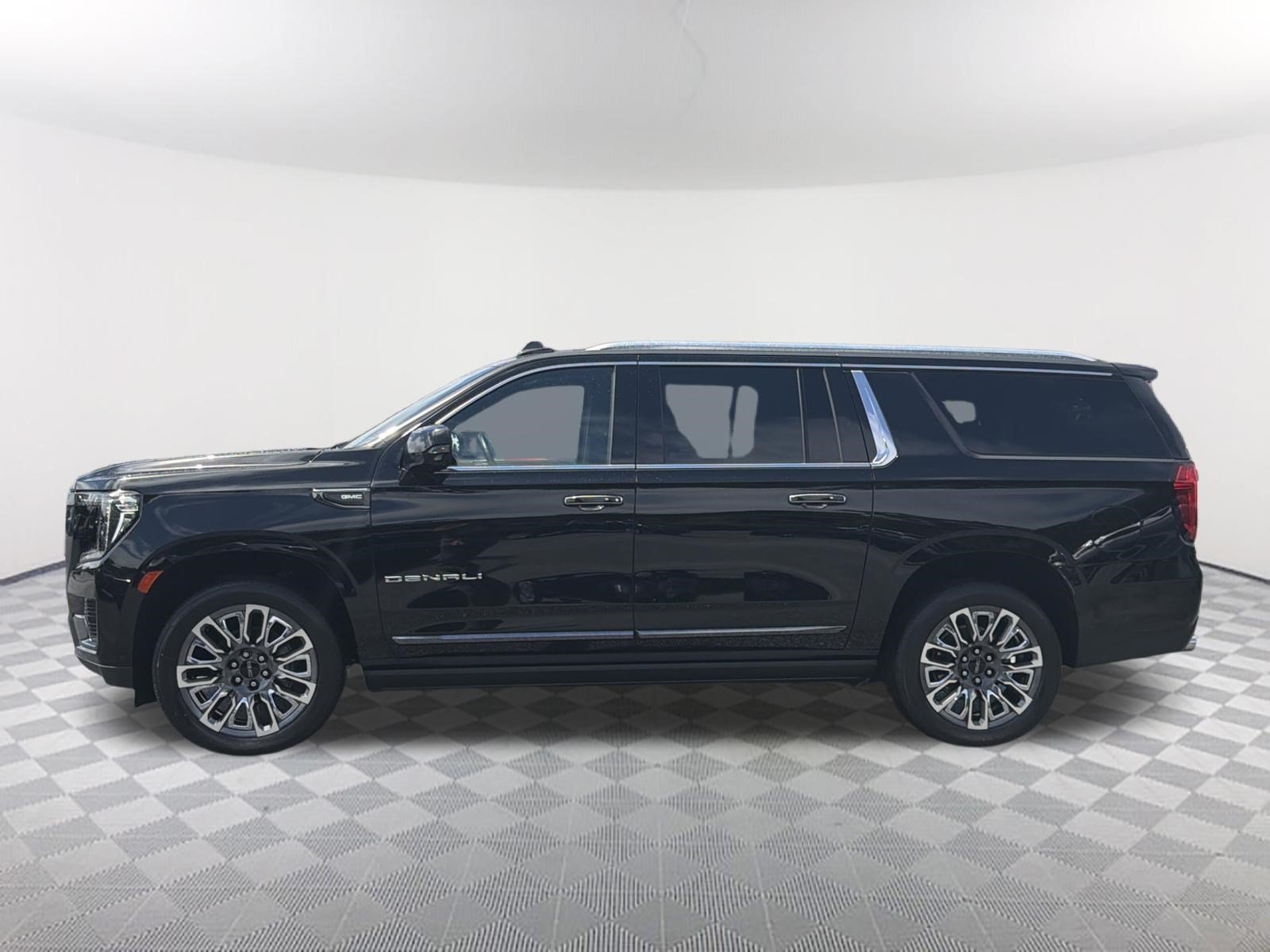 Certified 2023 GMC Yukon XL Denali Ultimate AWD/4WD image 2