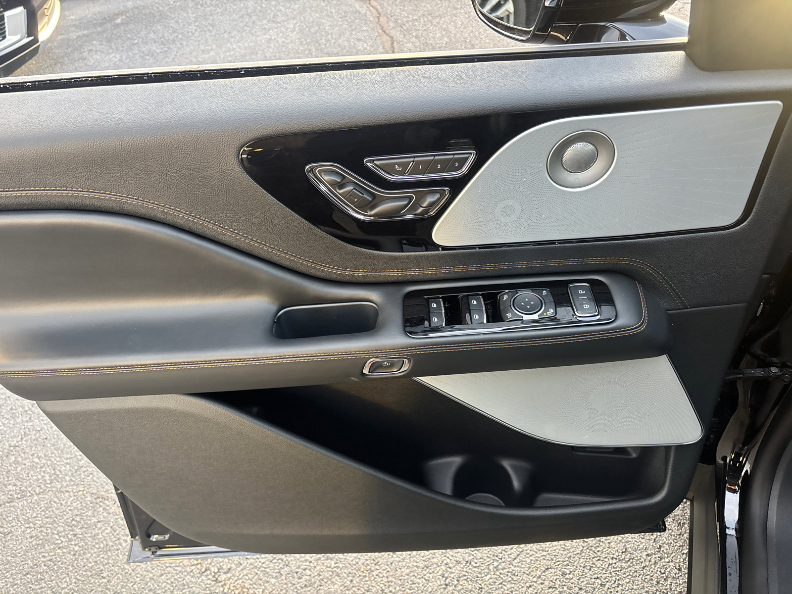 New 2026 Lincoln Aviator Black Label w/ Dynamic Handling Package image 11