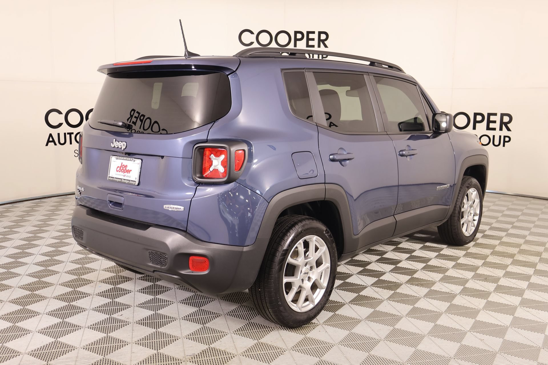 Used 2022 Jeep Renegade Latitude AWD/4WD image 21