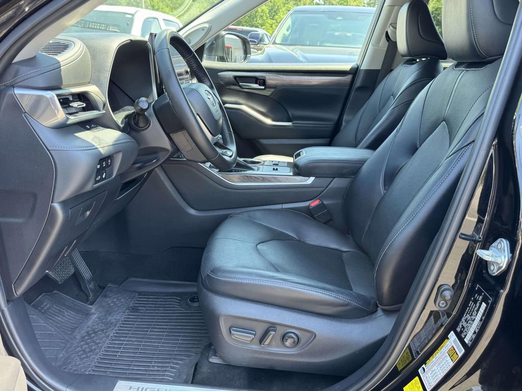 Used 2023 Toyota Highlander Limited FWD image 21
