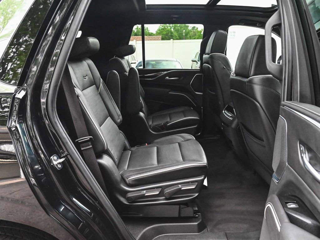 Used 2023 Cadillac Escalade Premium Luxury image 32