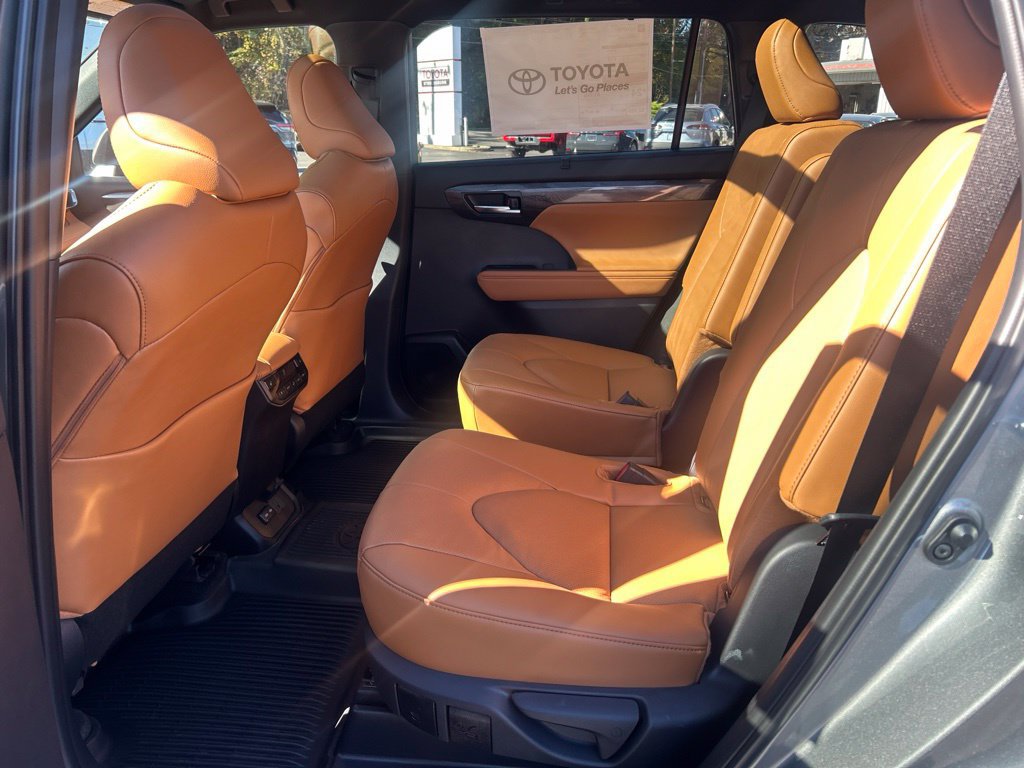 New 2026 Toyota Highlander Platinum AWD/4WD image 27