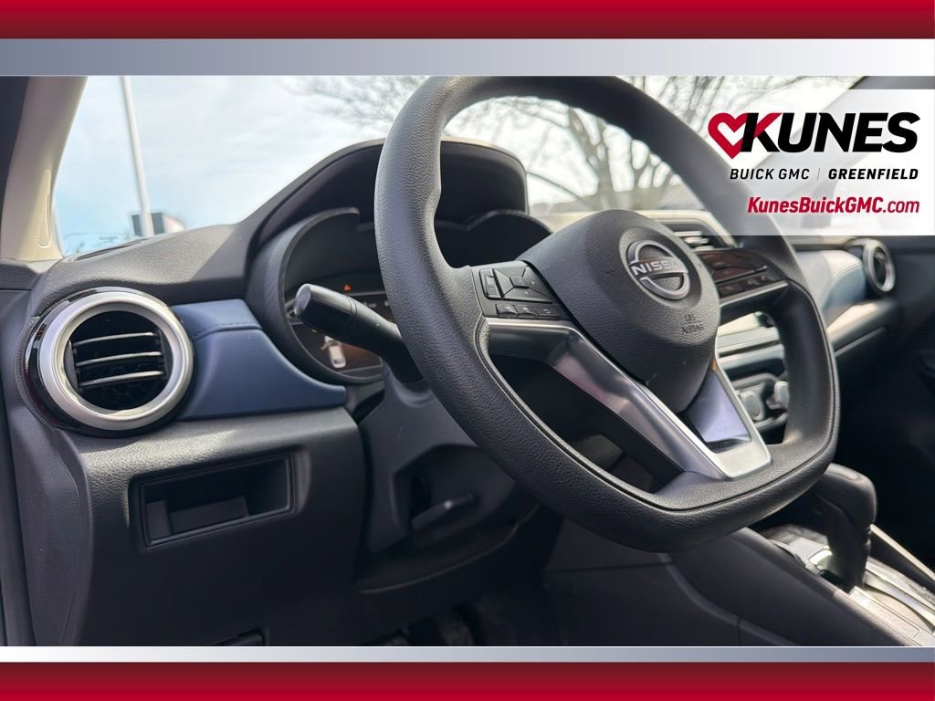 Used 2025 Nissan Versa SV image 15