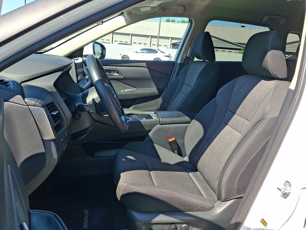 Used 2024 Nissan Rogue SV FWD image 24