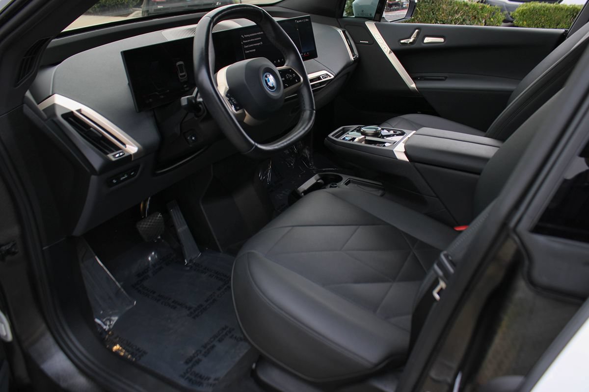 Used 2024 BMW iX xDrive50 w/ Premium Package AWD/4WD image 13