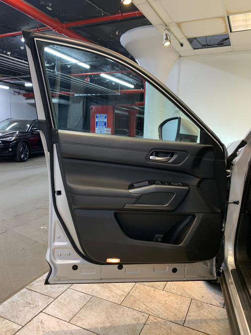 Used 2022 Nissan Pathfinder SL w/ SL Premium Package image 14