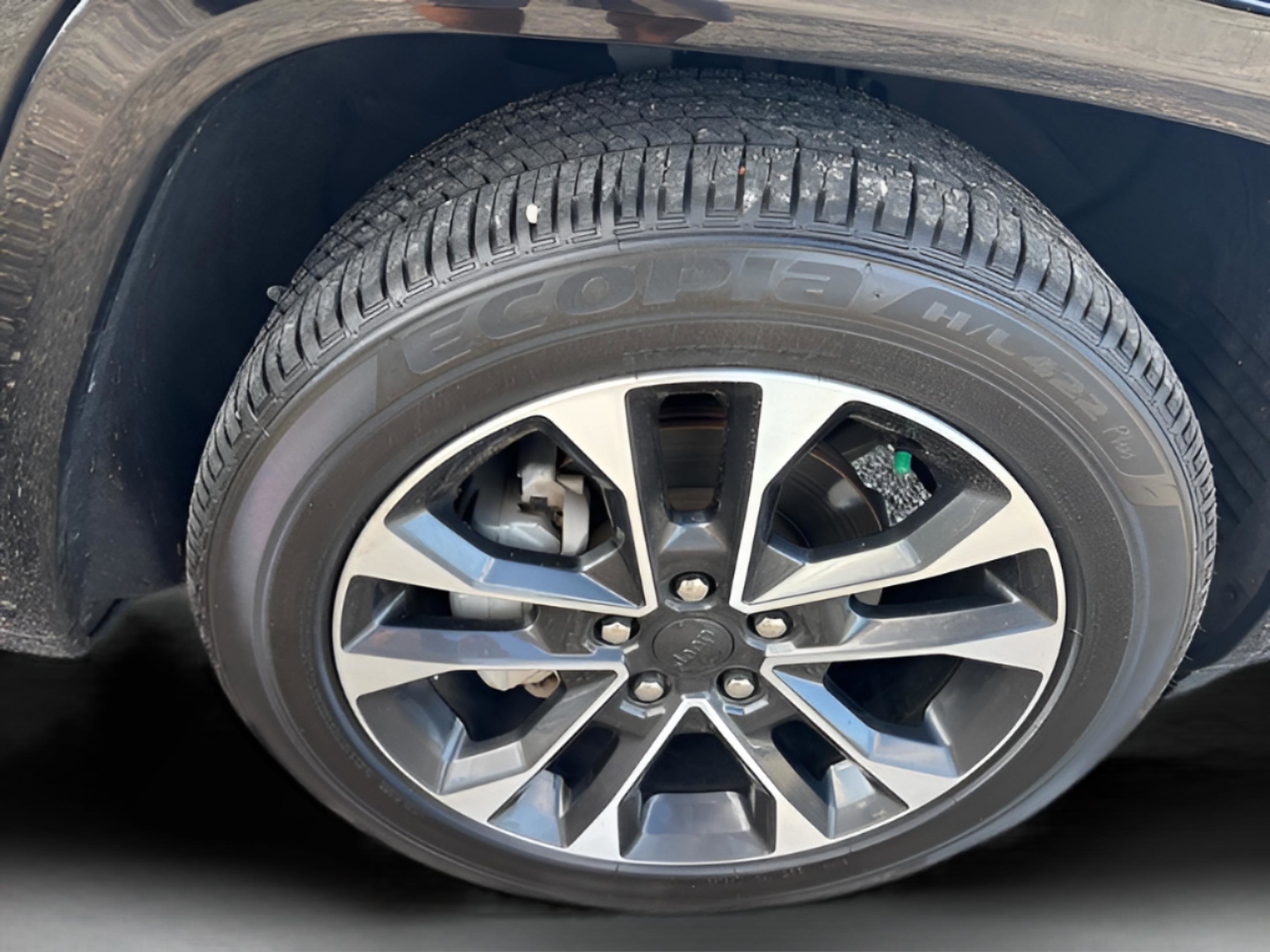 Used 2023 Jeep Grand Cherokee Overland w/ Adv Protech Group III image 21