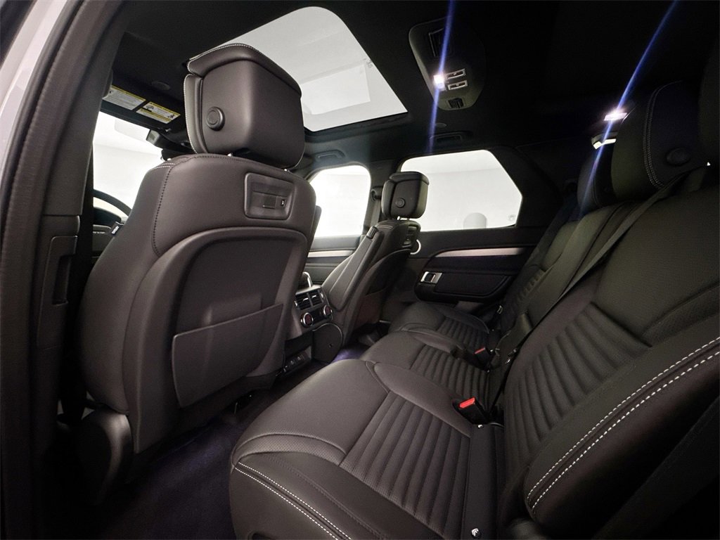 New 2026 Land Rover Discovery Limited Edition image 24