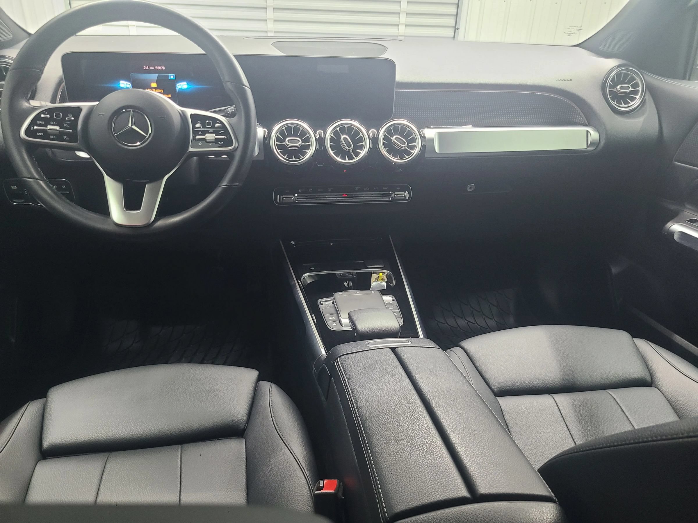 Used 2021 Mercedes-Benz GLB 250 4MATIC image 2