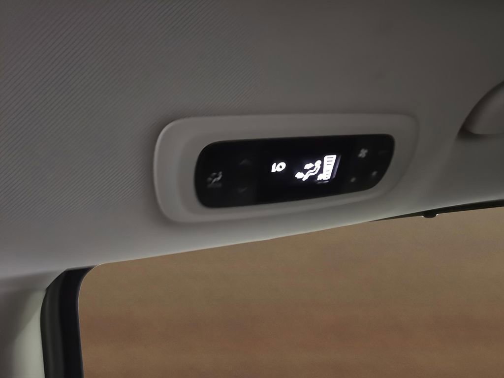 Used 2024 Chrysler Pacifica Touring-L image 31