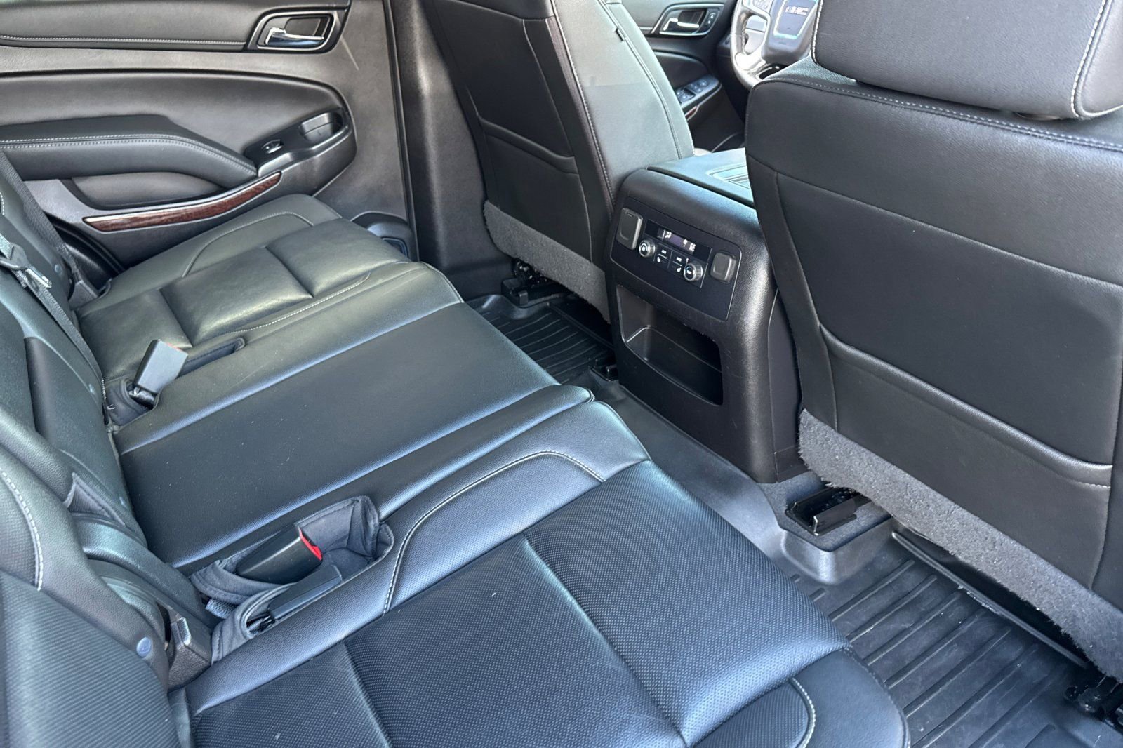 Used 2019 GMC Yukon SLT image 18