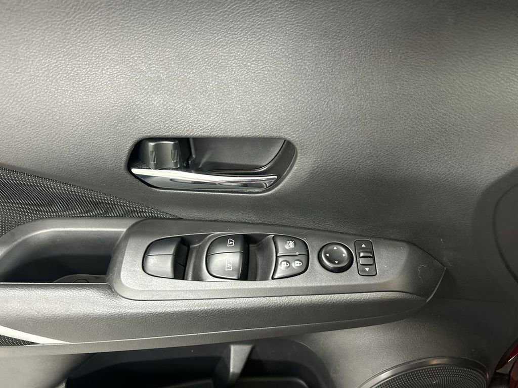 Used 2023 Nissan Kicks SV image 11