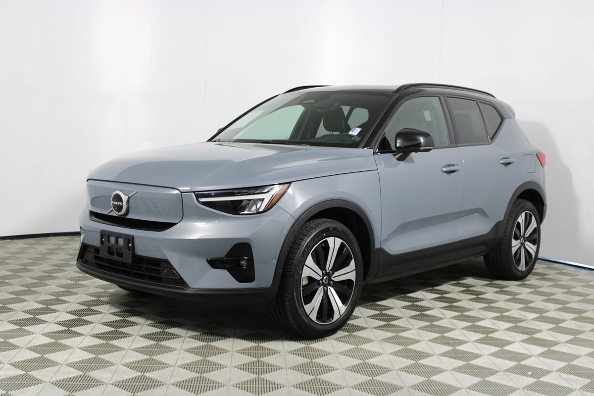 Used 2023 Volvo XC40 Recharge Plus AWD/4WD image 3