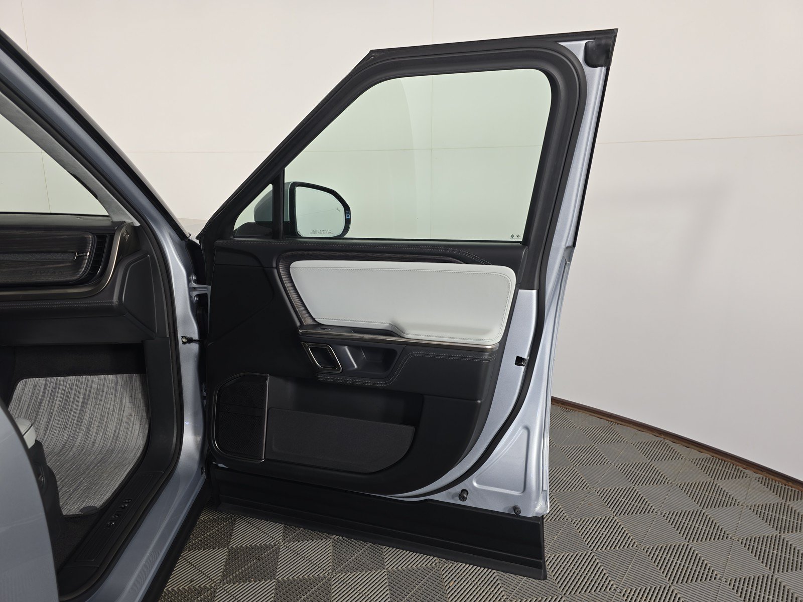 Used 2023 Rivian R1S Launch Edition AWD/4WD image 18