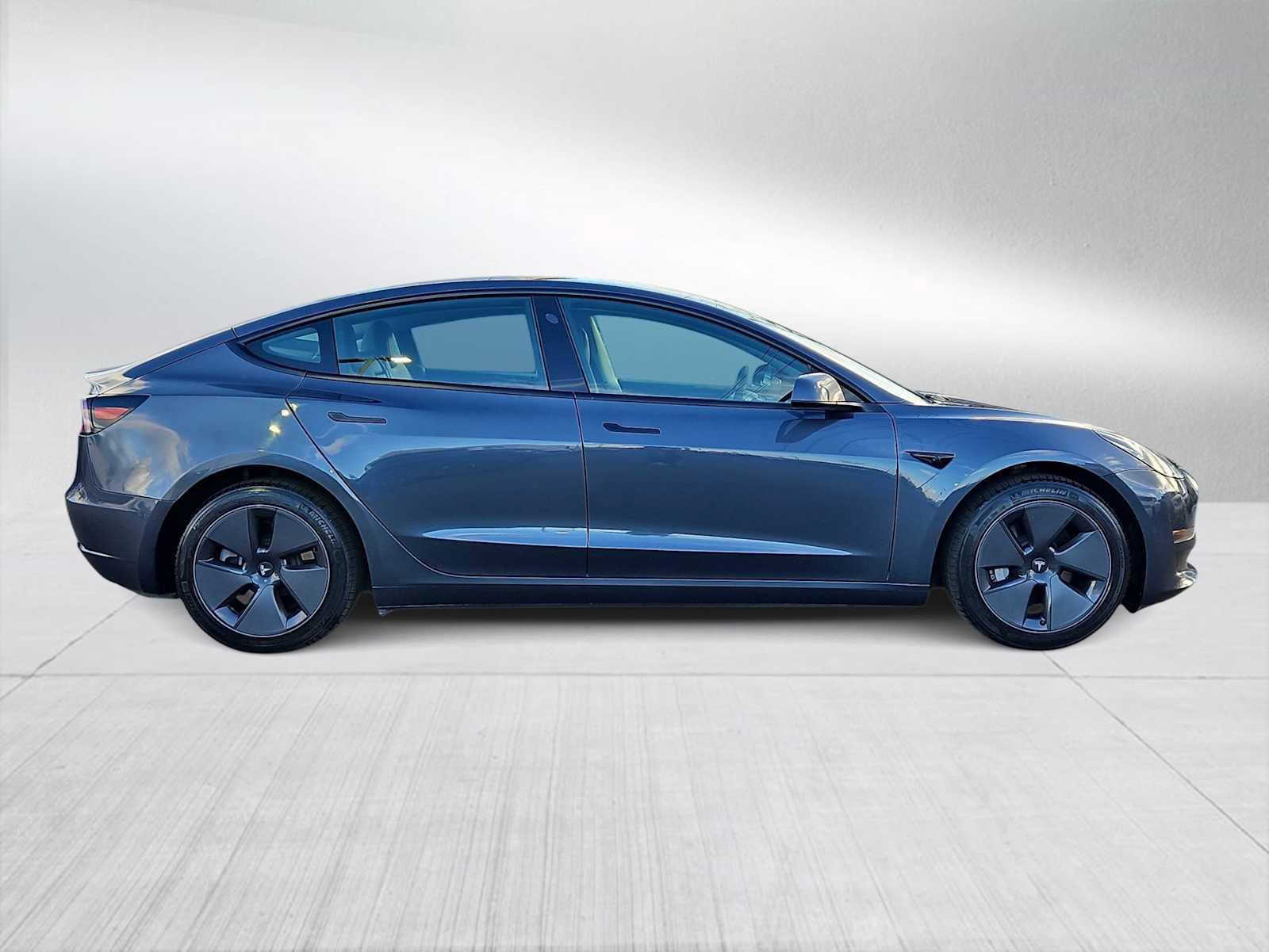 Used 2023 Tesla Model 3 Standard Range image 9