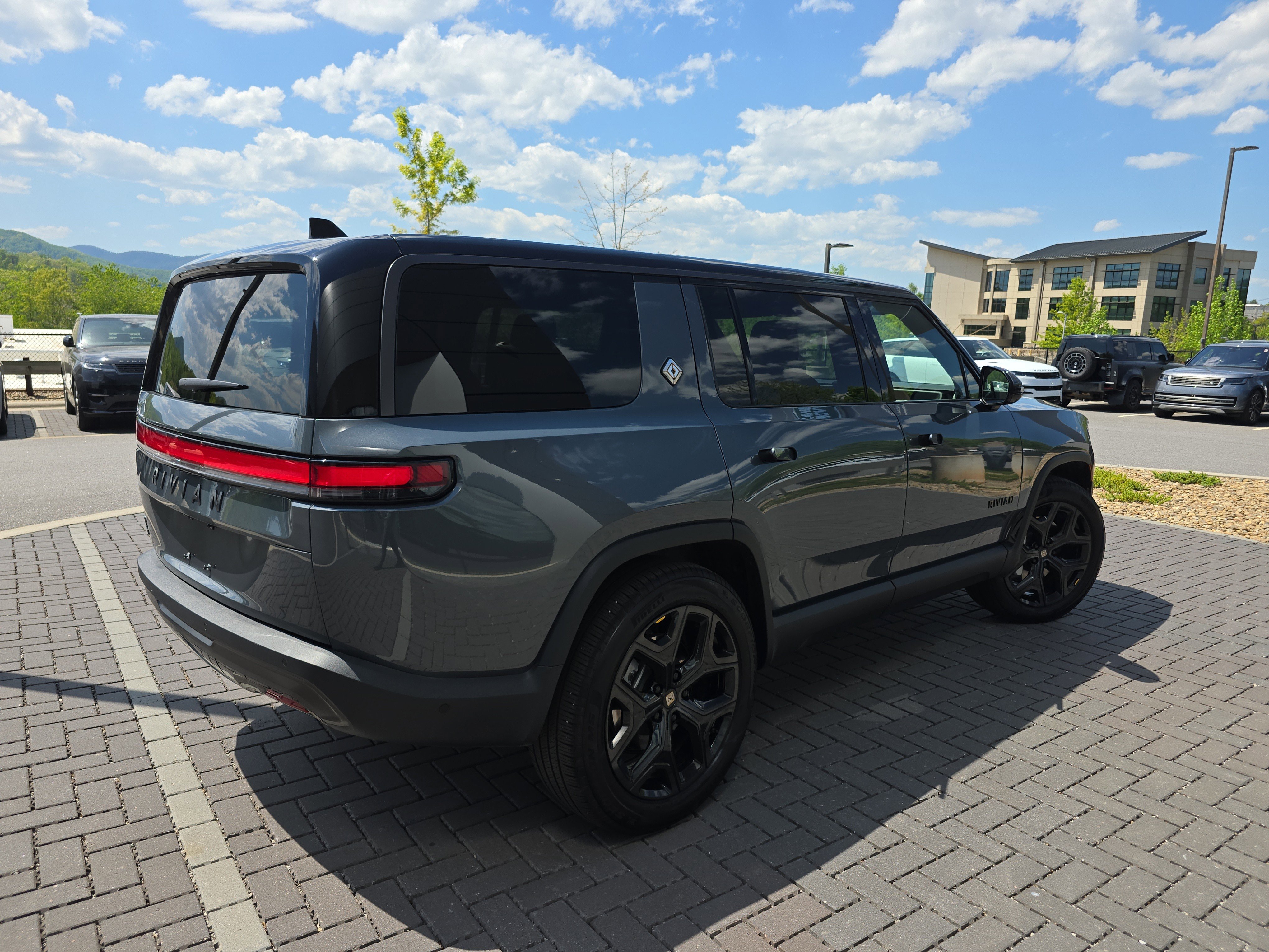 Used 2026 Rivian R1S Adventure image 5