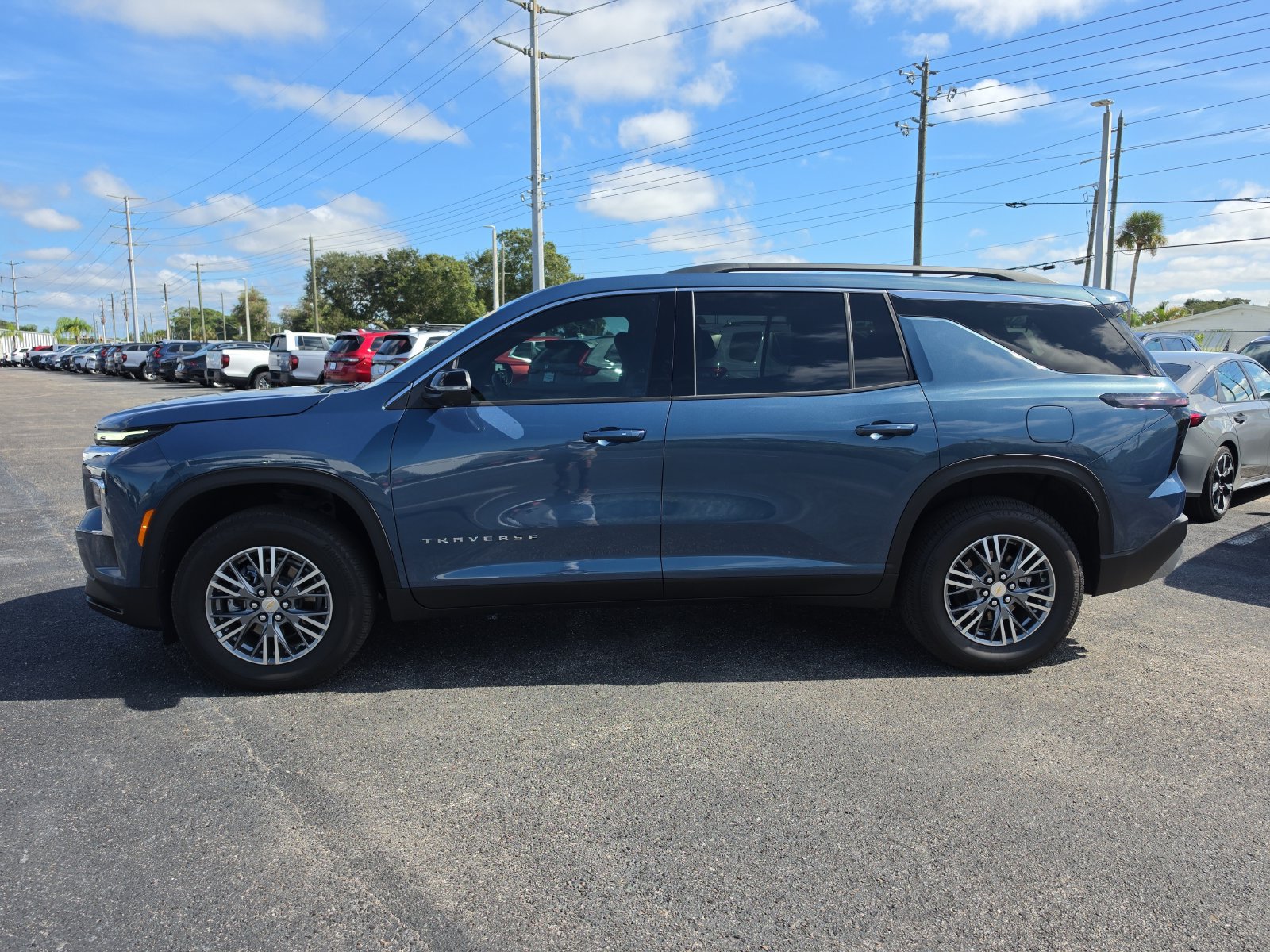 Used 2026 Chevrolet Traverse LT w/ Driver Confidence Package FWD image 6